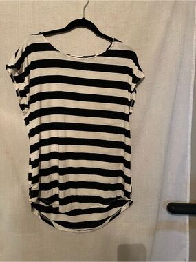 Green Envelope Women’s Black and White Striped Scoop Neck Top Size XL